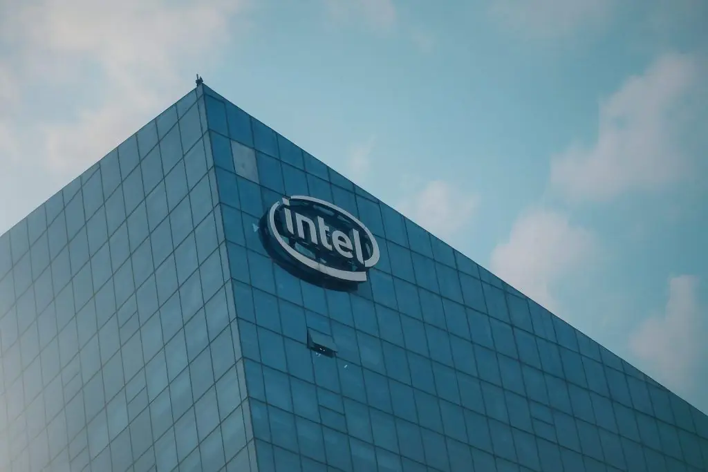 Intel Stock (INTC) on December 6, 2025: Nvidia Stake, Apple Foundry Rumors and Wall Street Forecasts