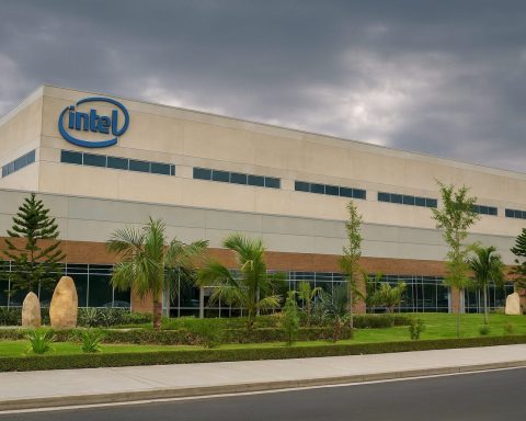 Intel Stock News Today (Dec. 12, 2025): INTC Faces New China-Linked Tool Scrutiny as Analysts Reassess Price Targets