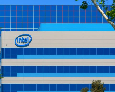 Intel Stock Today (INTC): Wafers Shortage, Tata Deal and AI Strategy Reset – What to Know Before the Market Opens on December 8, 2025