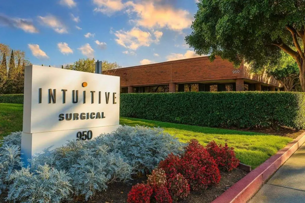 Intuitive Surgical (ISRG) Stock in December 2025: Earnings Beat, Tariff Risks and New Robotic Rivals