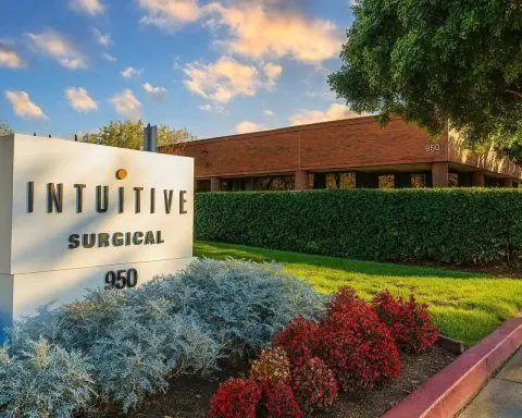 Intuitive Surgical (ISRG) Stock on December 2, 2025: Da Vinci 5 Momentum, Insider Sale and 2026 Wall Street Forecasts