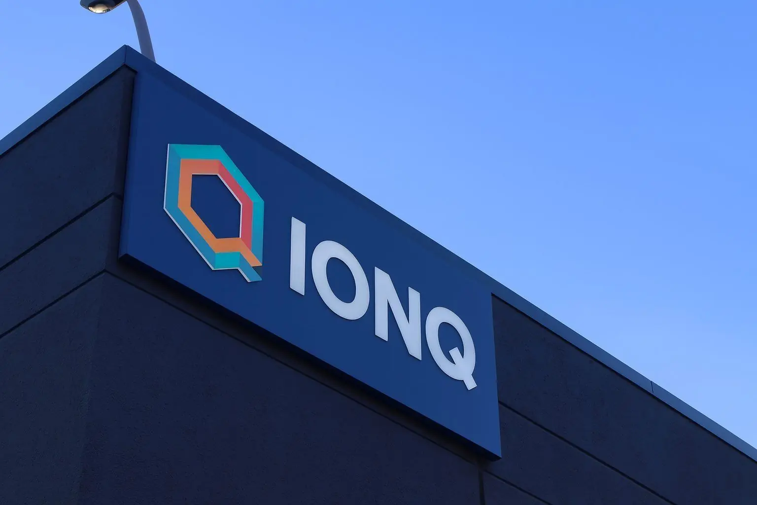 IonQ (IONQ) Stock Today: Q3 2025 Results, New Quantum-AI Deals and Wall Street Forecasts as of December 6, 2025