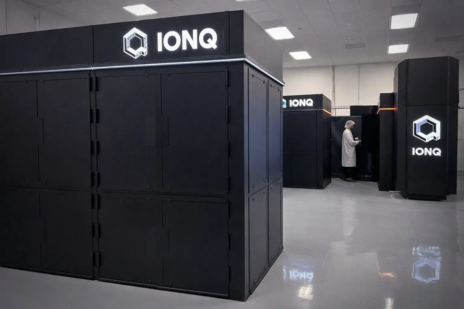 IonQ Stock (NYSE: IONQ) Drops About 7% Midday as South Korea 100‑Qubit Deal Meets Valuation Reality in Thin Holiday Trading