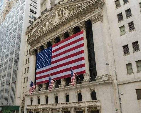 Iran strikes put Wall Street on edge: what to watch for U.S. stocks, oil and airlines on Monday