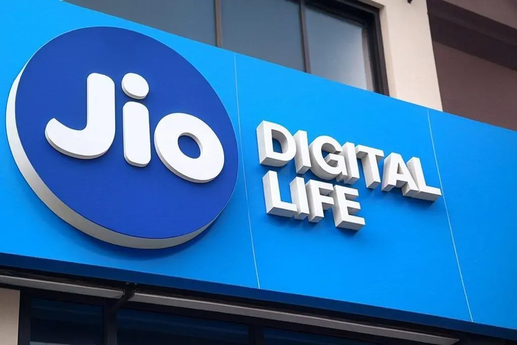 Jio’s ₹100 JioHotstar Add-On Explained and Australia’s Trade Surplus Update: Key Asia News for December 6, 2025