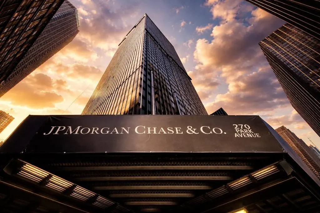JPMorgan Chase (JPM) Stock After Hours on Dec. 23, 2025: New 52-Week High, Key Headlines, and What to Watch Before Dec. 24’s Early Close