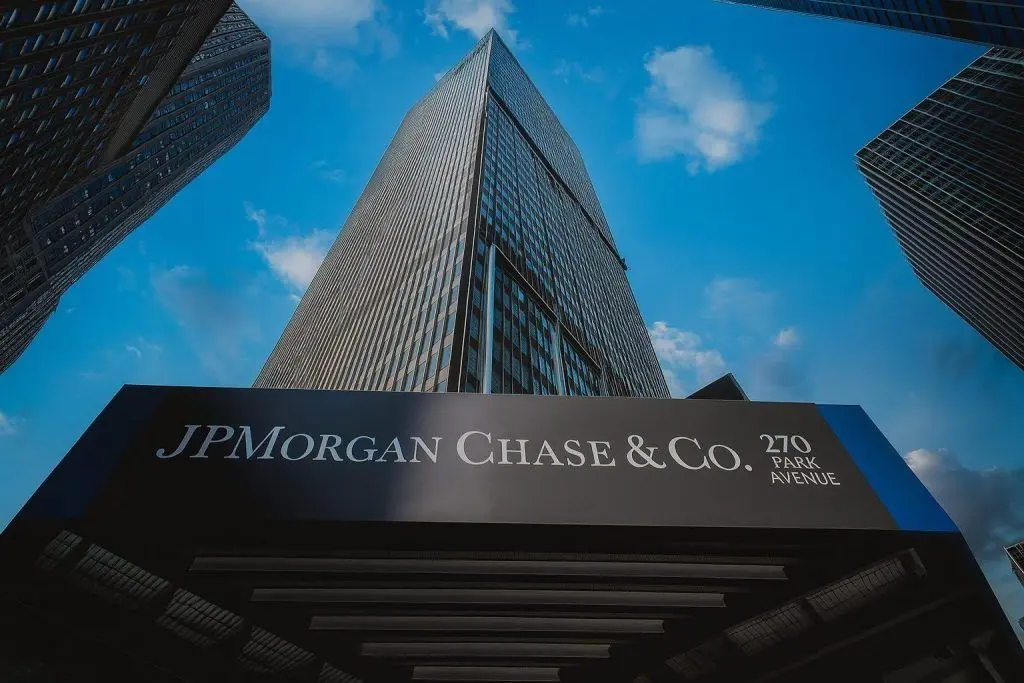 JPMorgan Chase (JPM) Stock News Today: $105B 2026 Expense Outlook, Dividend Update, and Analyst Price Targets (Dec. 14, 2025)