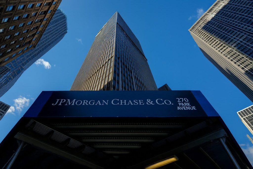 JPMorgan Chase Stock After the Bell on December 11, 2025: Key News, Fed Moves and What to Watch Before the December 12 Open