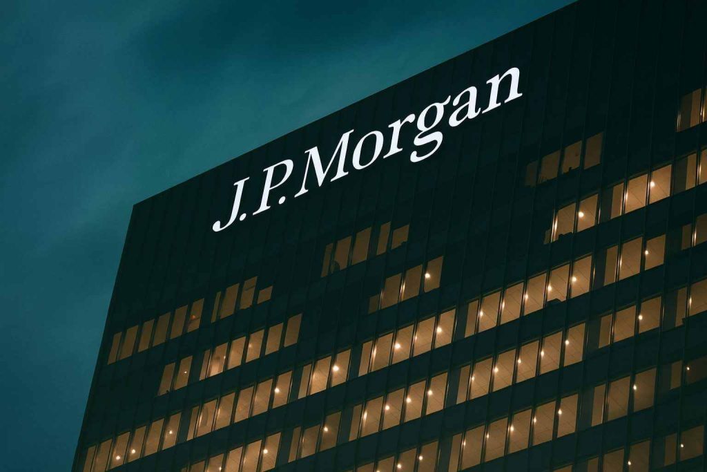 JPMorgan stock slips on final trading day of 2025 as banks lag; what to watch next