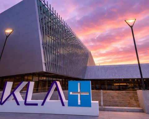 KLA stock jumps toward a fresh high as chip-equipment rally kicks off 2026