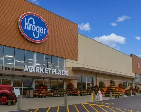 Kroger (KR) Stock Slides After Q3 2025 Earnings: Guidance, $2.6B Charge and Fresh Analyst Forecasts