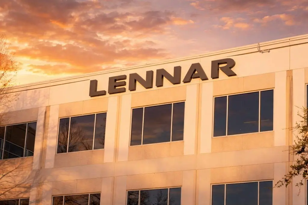 Lennar Stock (LEN) Falls After Q4 2025 Earnings Miss: Analyst Downgrades, 2026 Guidance and Housing Market Signals (Dec. 19, 2025)