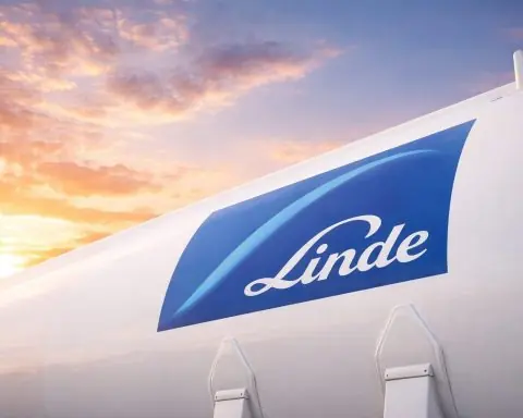 Linde Stock (LIN) Outlook for 2026: What 52‑Week Lows, Insider Buying and New Debt Deals Signal for Investors