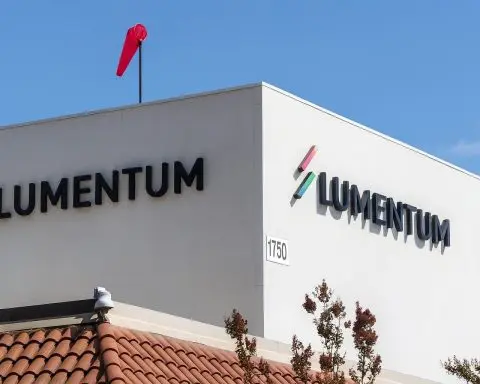 Lumentum Holdings (LITE) Stock Forecast: AI Data Center Star Faces Valuation Jitters After 300% 2025 Rally