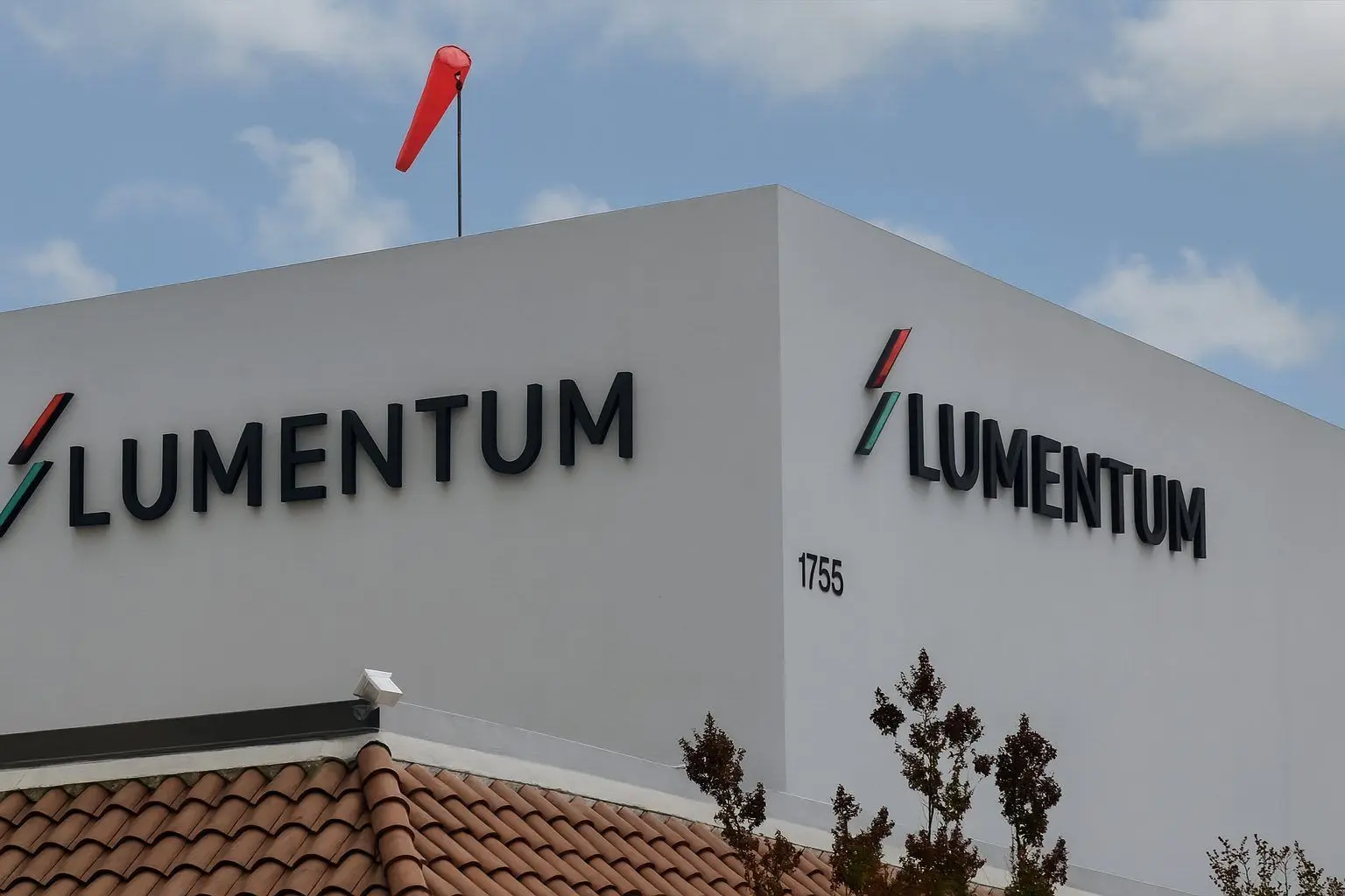 Lumentum Holdings (LITE) Stock Hits Record Highs on AI Data Center Boom – Latest News, Forecasts and Analysis as of December 9, 2025