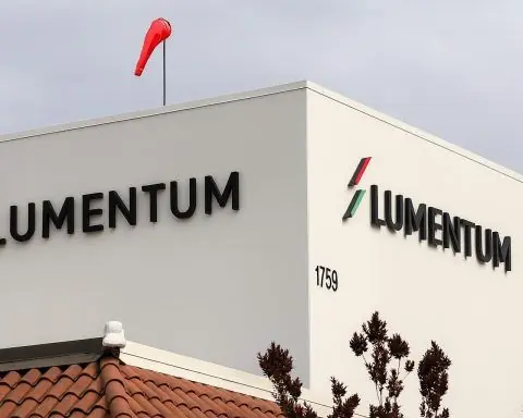 Lumentum (LITE) Stock Hits New Highs on AI Boom – Is the 219% Rally Just the Beginning? (December 5, 2025)