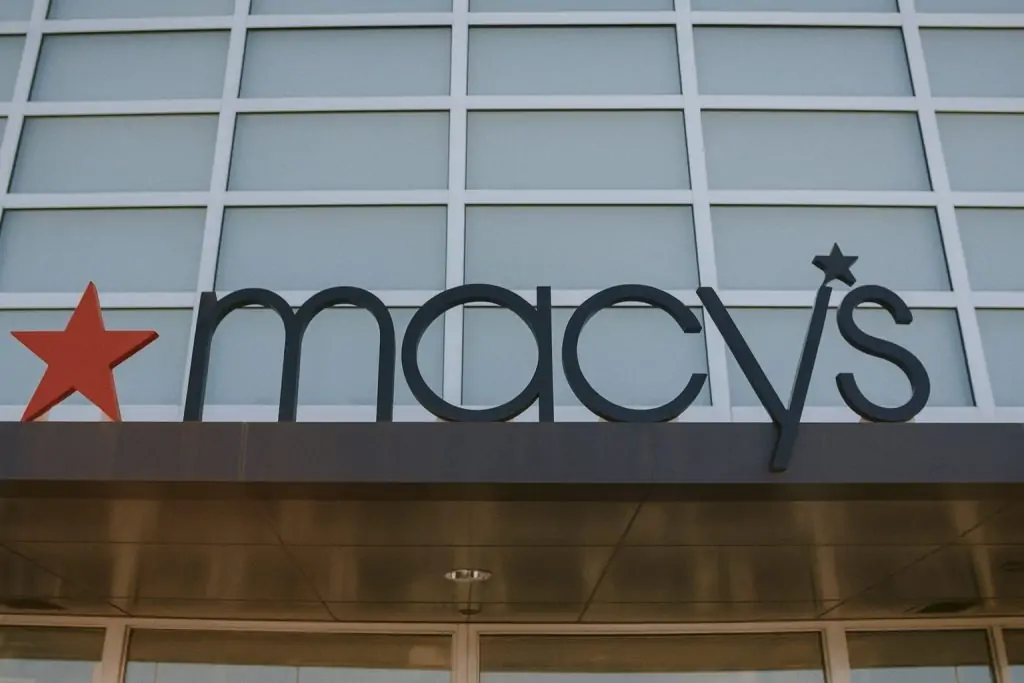 Macy’s (M) Stock Slips After Surprise Q3 Profit and Raised 2025 Outlook: What Investors Need to Know Today
