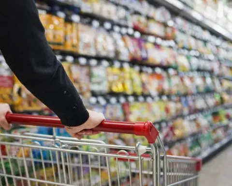 Magasins ouverts le jour de Noël 2025 au Royaume-Uni : où acheter l’essentiel le 25 décembre (stations-service, pharmacies, aires d’autoroute)