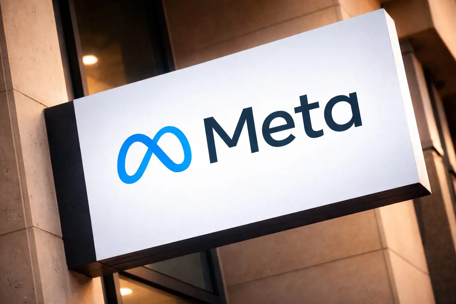 Meta Stock (META) News: Fresh 13F Filings Show Institutional Repositioning as Italy Targets WhatsApp AI Chatbot Rules