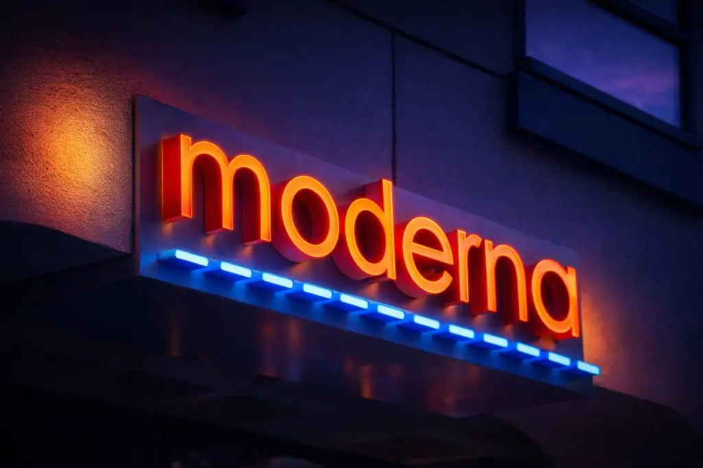 Moderna Stock (MRNA) Drops in Thin Post-Christmas Trading: Today’s Price Action, Latest News, and Analyst Forecasts