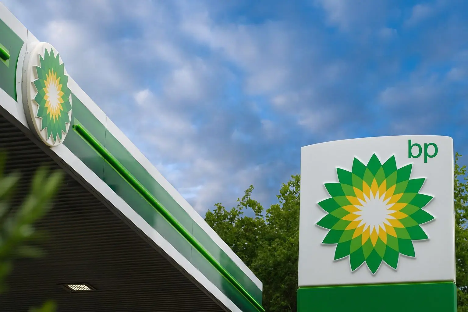 Most Active UK Stocks Today (10 December 2025): HSBC, BP and Tesco Lead London’s Volume Surge