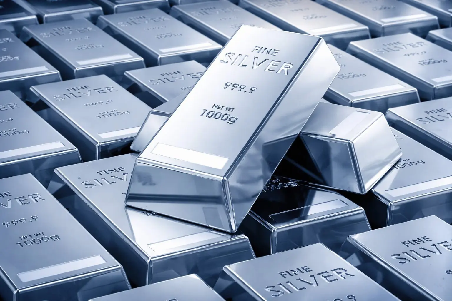 Nagły zwrot na rynku ETF-ów srebra: SLV i PSLV spadają przed otwarciem giełdy, gdy srebro cofa się z rekordu 83 dolarów