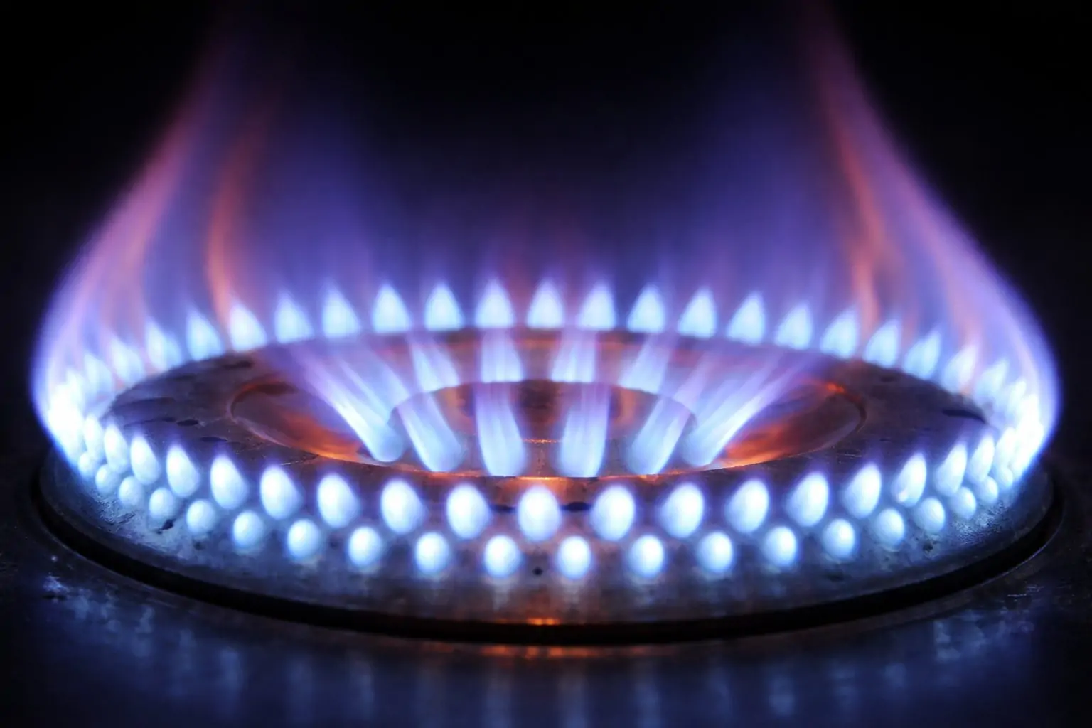 Natural Gas Price Outlook: Henry Hub Futures Rally, Winter Weather Signals Shift, and EIA Storage Timing Matters for the Next U.S. Stock Market Session