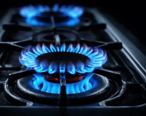 Natural gas price steadies near $4 as UNG stock climbs; traders await fresh U.S. storage data