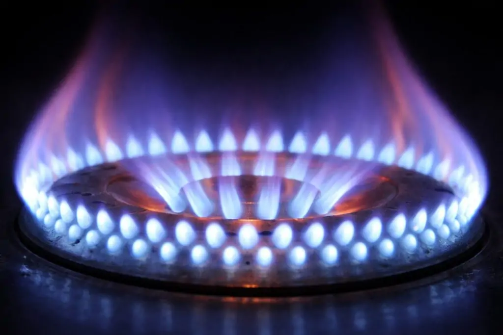 Natural Gas Price Today (10:21 GMT): Holiday Trading, Cold-Weather Forecasts and LNG Flows Set the Tone on Dec. 25, 2025