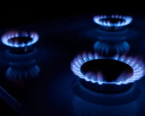 Natural Gas Price Today (Dec. 16, 2025): NYMEX Slides Toward $3.94 as Mild Weather Forecasts Cool Winter Demand