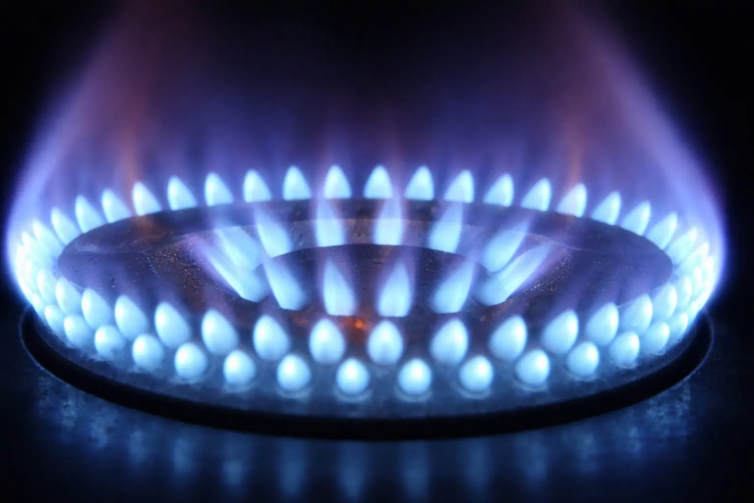 Natural Gas Price Today (Dec. 22, 2025, 1:43 p.m. ET): Henry Hub Slips Below $4 as Warm Weather Outlook and Record Output Collide With Strong LNG Demand