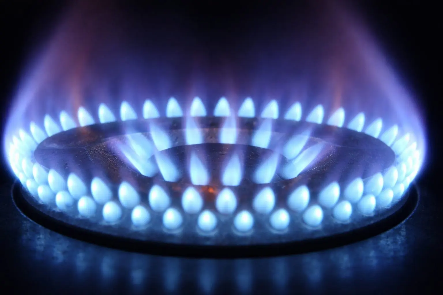Natural Gas Today (5:02 Edition), Dec. 22, 2025: Henry Hub Slides Toward $4 as Warm Forecasts Cap Rally; Europe Tracks Storage; Australia Tightens Domestic Supply Rules