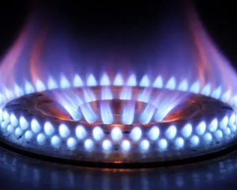 Natural Gas Today at 5:02 (Dec. 24, 2025): U.S. Futures Slide Toward $4.25 as Weather Models Ease Heating Demand; Europe’s TTF Ticks Higher
