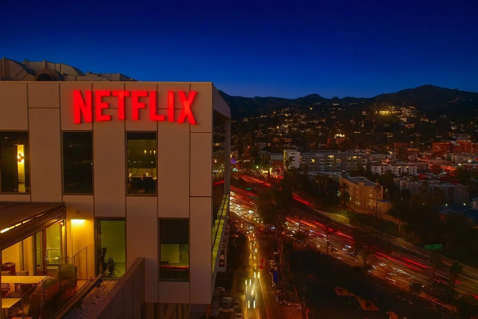 Netflix (NFLX) Stock After the Warner Bros. Deal: Split, Selloff and 2026 Forecasts Explained