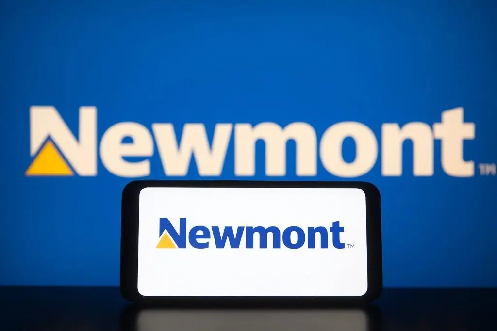 Newmont (NEM) Stock News Today: 52-Week High Momentum, Gold Price Tailwinds, Analyst Forecasts and 2026 Outlook (Dec. 12, 2025)