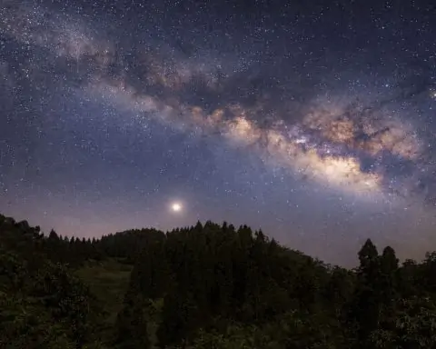 Night Sky Today (22.12.2025): Ursid Meteor Shower Peak, Aurora Alert, and the Best Planets to Spot Tonight