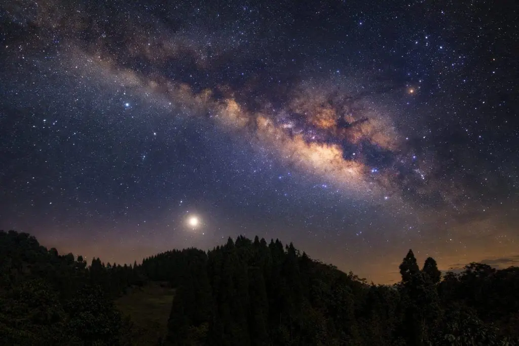 Night Sky Today (Dec. 26, 2025): Crescent Moon Meets Saturn Tonight as Jupiter Brightens Toward Opposition