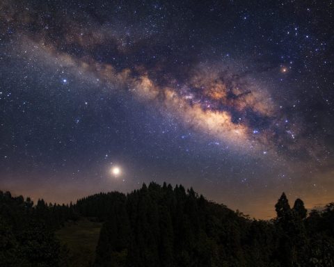 Night Sky Today (Dec. 26, 2025): Crescent Moon Meets Saturn Tonight as Jupiter Brightens Toward Opposition