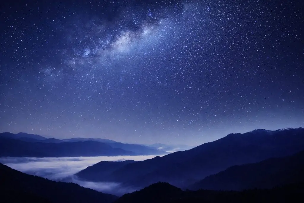 Night Sky Tonight (Dec. 21, 2025): Winter Solstice Stargazing, Ursid Meteor Shower Peak, Jupiter’s Glow — and Interstellar Comet 3I/ATLAS