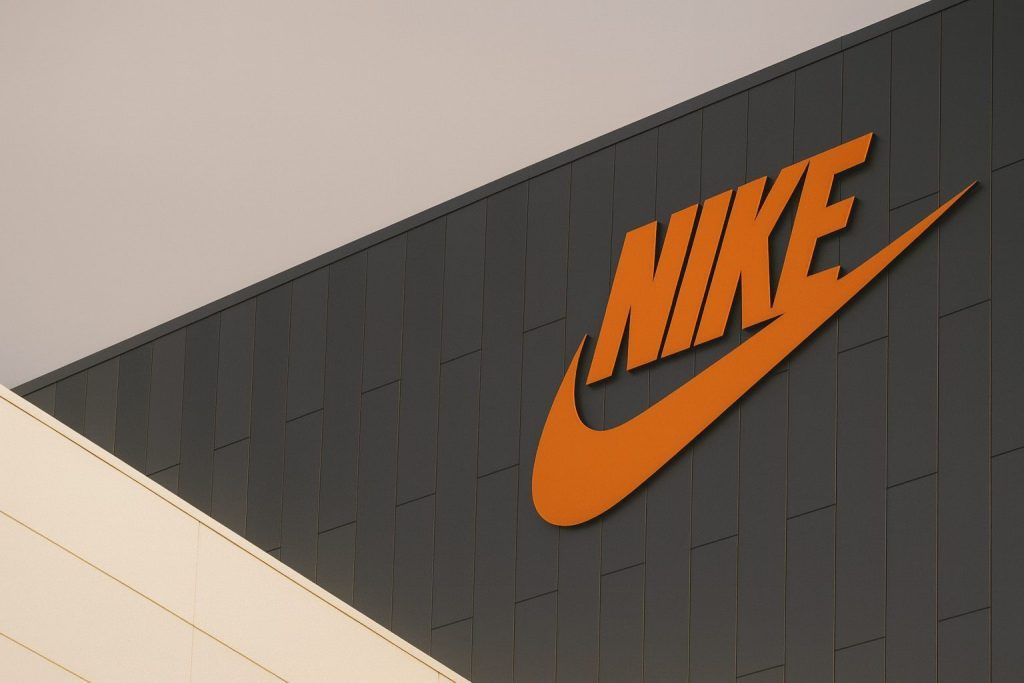 Nike Stock (NKE) Today: Analyst Targets Split Ahead of Dec. 18 Earnings as “Win ​​Now” Turnaround Faces Margin, China, and Tariff Tests