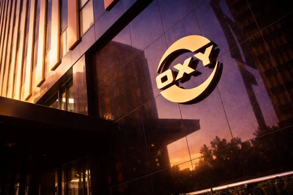 Occidental Petroleum (OXY) Stock News Today: Oil-Price Bounce, OxyChem Sale Countdown, Analyst Targets, and the 2026 Outlook (Dec. 18, 2025)