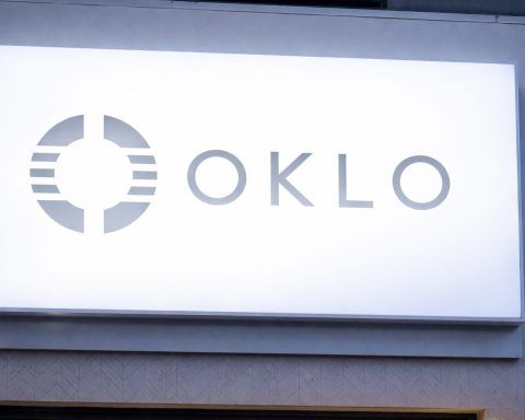 Oklo stock slips 3% at the close as insiders reshuffle holdings; what traders watch next