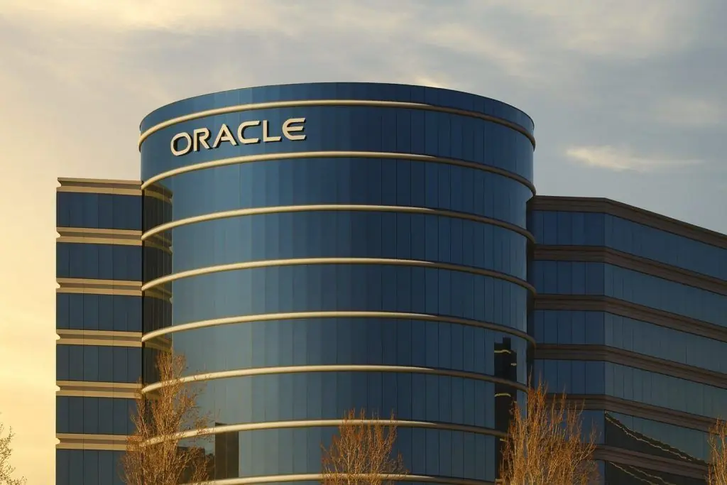 Oracle Corp (ORCL) Stock on December 6, 2025: AI Cloud Deals, Debt Risks and Q2 2026 Earnings Forecast