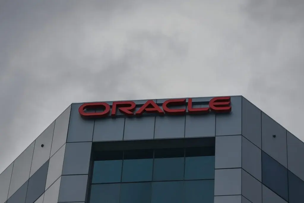 Oracle Stock After Hours on December 9, 2025: Earnings Preview and 7 Things to Know Before the December 10 Open