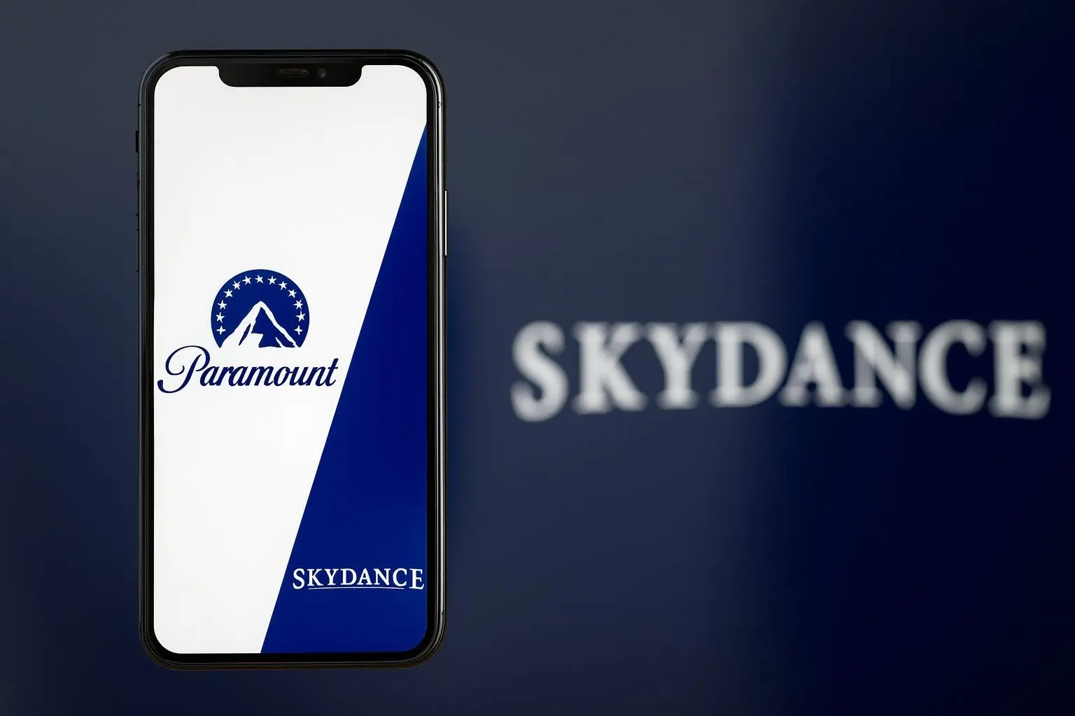 Paramount Skydance Launches $108 Billion Hostile Bid for Warner Bros. Discovery, Challenging Netflix’s Megadeal and Rewriting the Streaming Wars