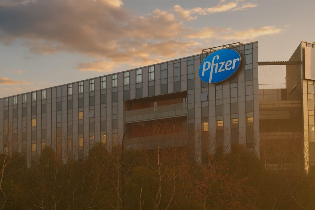 Pfizer (PFE) Stock Outlook After the November 21 FDA Win: Obesity Deals, Cost Cuts and a 6.7% Dividend Yield