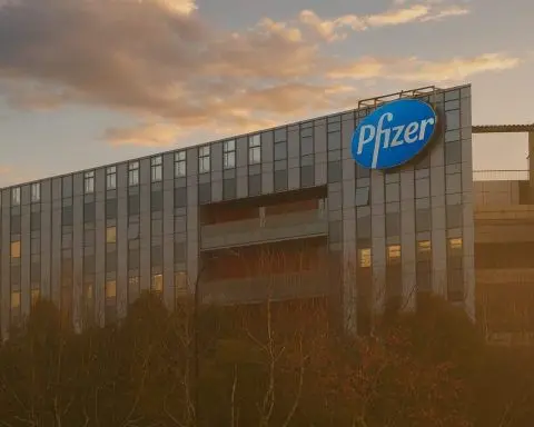 Pfizer (PFE) Stock Outlook After the November 21 FDA Win: Obesity Deals, Cost Cuts and a 6.7% Dividend Yield