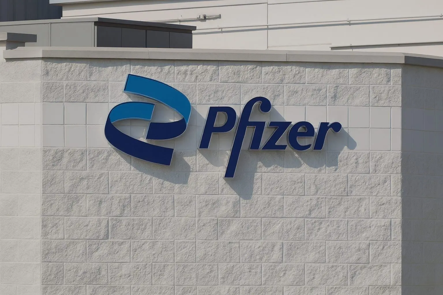 Pfizer Stock (PFE) News, Forecasts, and Analyst Outlook: What’s Driving Shares on December 15, 2025