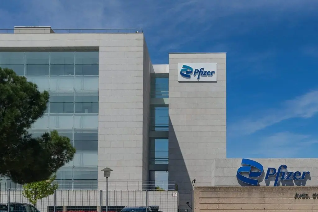 Pfizer Stock (PFE) Today – Price, Metsera Obesity Bet, RSV Vaccine Tailwinds and 2026 Forecast (3 December 2025)