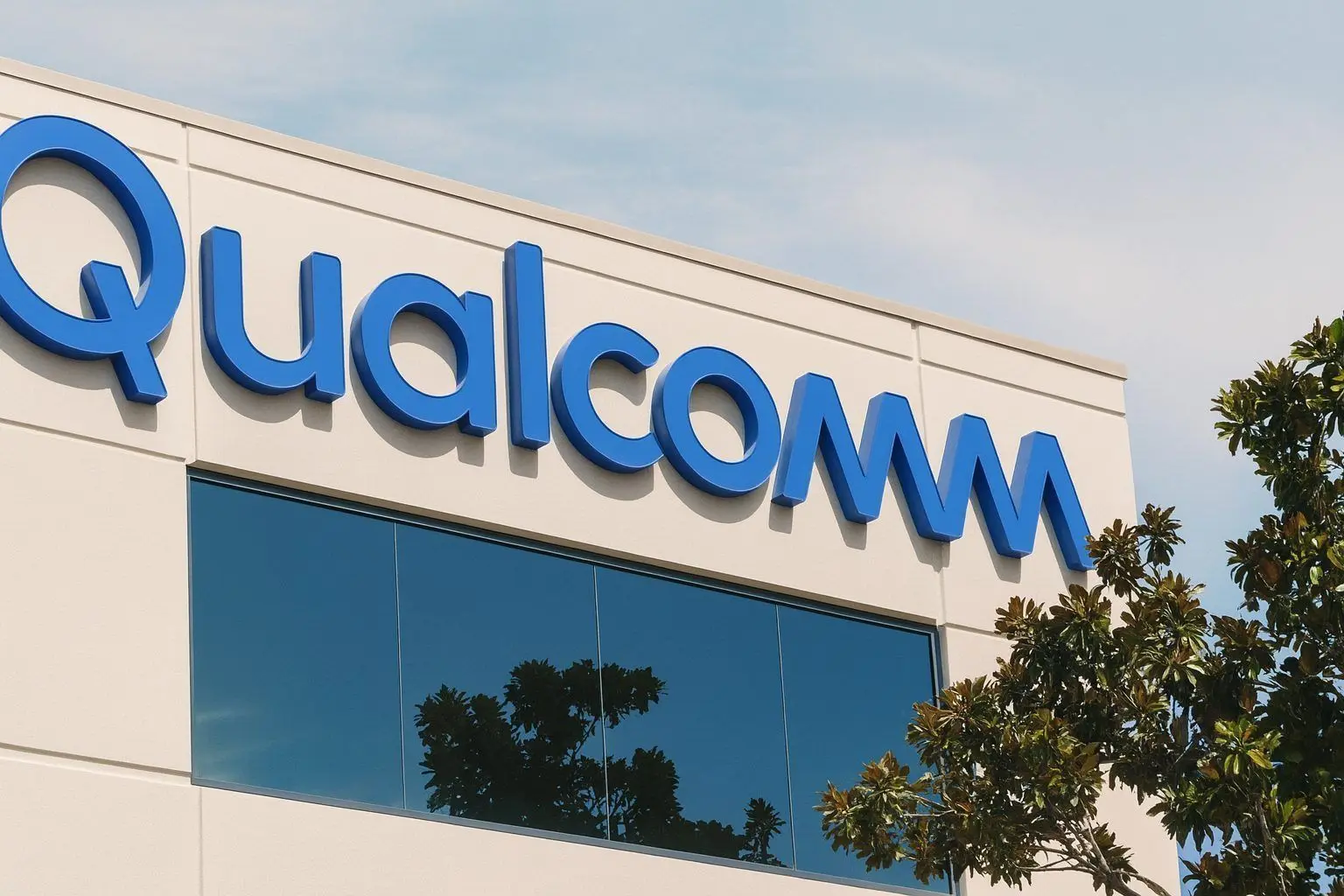 Qualcomm (QCOM) After-Hours Update: AI Hype, Analyst Split and What to Watch Before the December 10, 2025 Open
